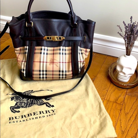 Burberry Handbags - BURBERRY Authentic Synched Duffle Purse